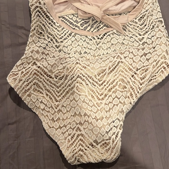 One piece lace bathing suit - Picture 5 of 8